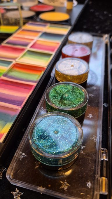 Professionelle Facepainting-Farben und Pinsel für sicheres Kinderschminken bei Veranstaltungen