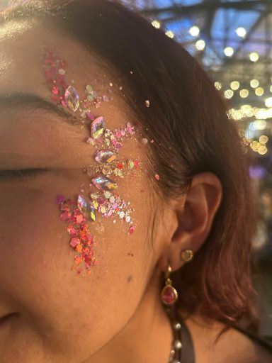 Feuerwerk Glitterbar-Look in Hamburg Mobile Glitterbar mit hochwertigem Glitzer und stilvollem Setup von Faceglimmer für Events in Seevetal und Hamburg